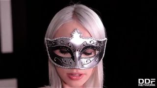 Связанная жена дождалась мужа и была отшлёпана по попе и сиськам и трахнута в жопу