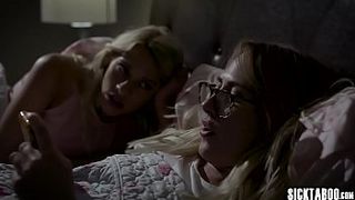 Муж на глазах своей супруги выебал молоденькую подружку дочери в писю