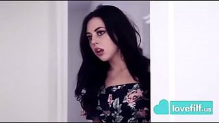 Брат поимел свою привлекательную сводную сестру на большой кровати